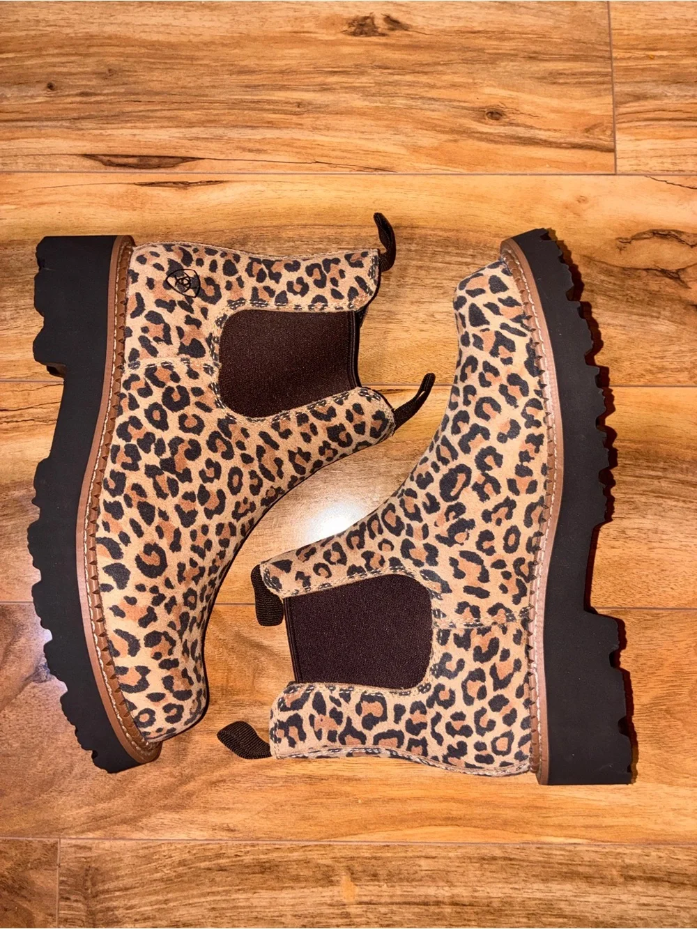 Ariat Women's Fatbaby Twin Gore Chelsea Western Boots, Cheetah print- size 6.5 B